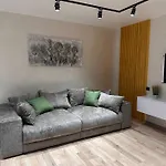 Apartment віп стилізовані у львові з просторою вітальнею, на вулиці під голоском 15 б *