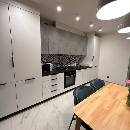 віп стилізовані у львові з просторою вітальнею, на вулиці під голоском 15 б * Leópolis