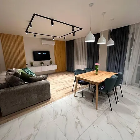 віп стилізовані у львові з просторою вітальнею, на вулиці під голоском 15 б *