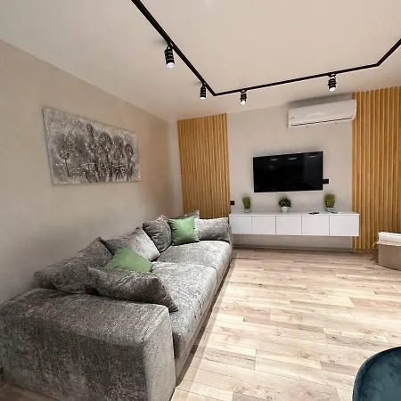 Apartment віп стилізовані у львові з просторою вітальнею, на вулиці під голоском 15 б