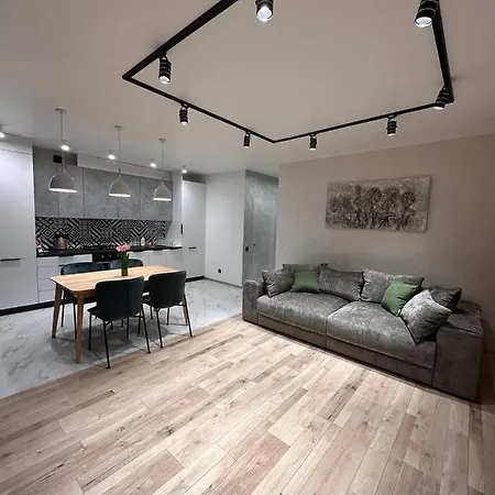 віп стилізовані у львові з просторою вітальнею, на вулиці під голоском 15 б Lviv