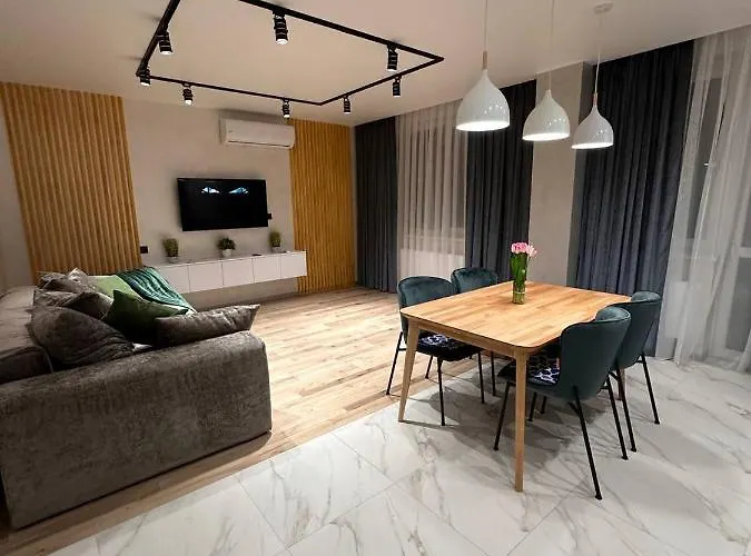 віп стилізовані у львові з просторою вітальнею, на вулиці під голоском 15 б *