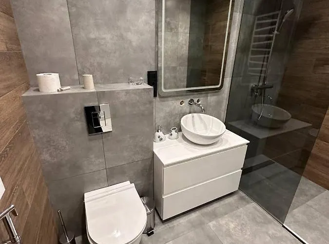 アパート віп стилізовані у львові з просторою вітальнею, на вулиці під голоском 15 б *