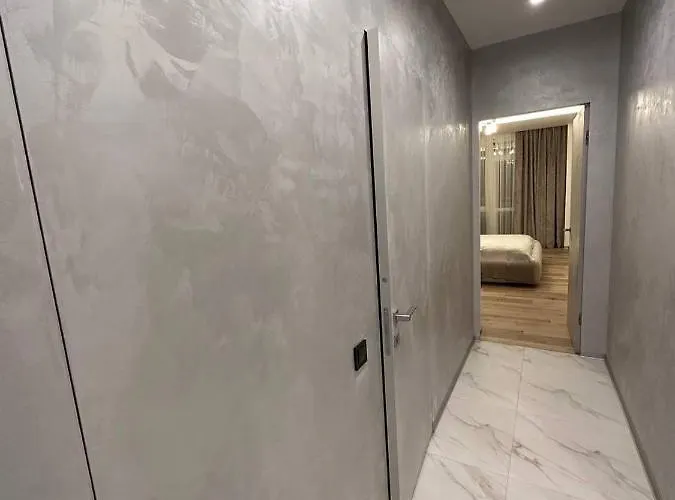 Apartment віп стилізовані у львові з просторою вітальнею, на вулиці під голоском 15 б *