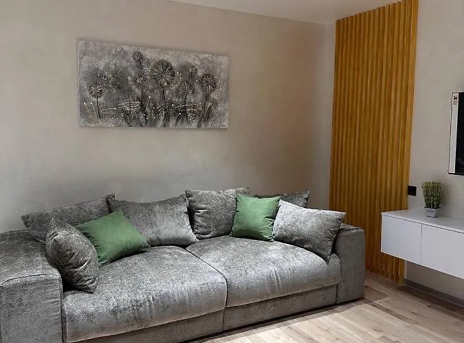 Apartment віп стилізовані у львові з просторою вітальнею, на вулиці під голоском 15 б *