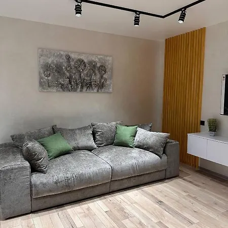 Apartment віп стилізовані у львові з просторою вітальнею, на вулиці під голоском 15 б *